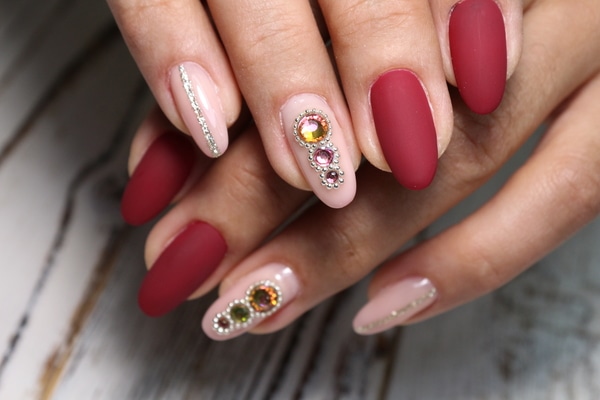 nail art brilhantes cristais